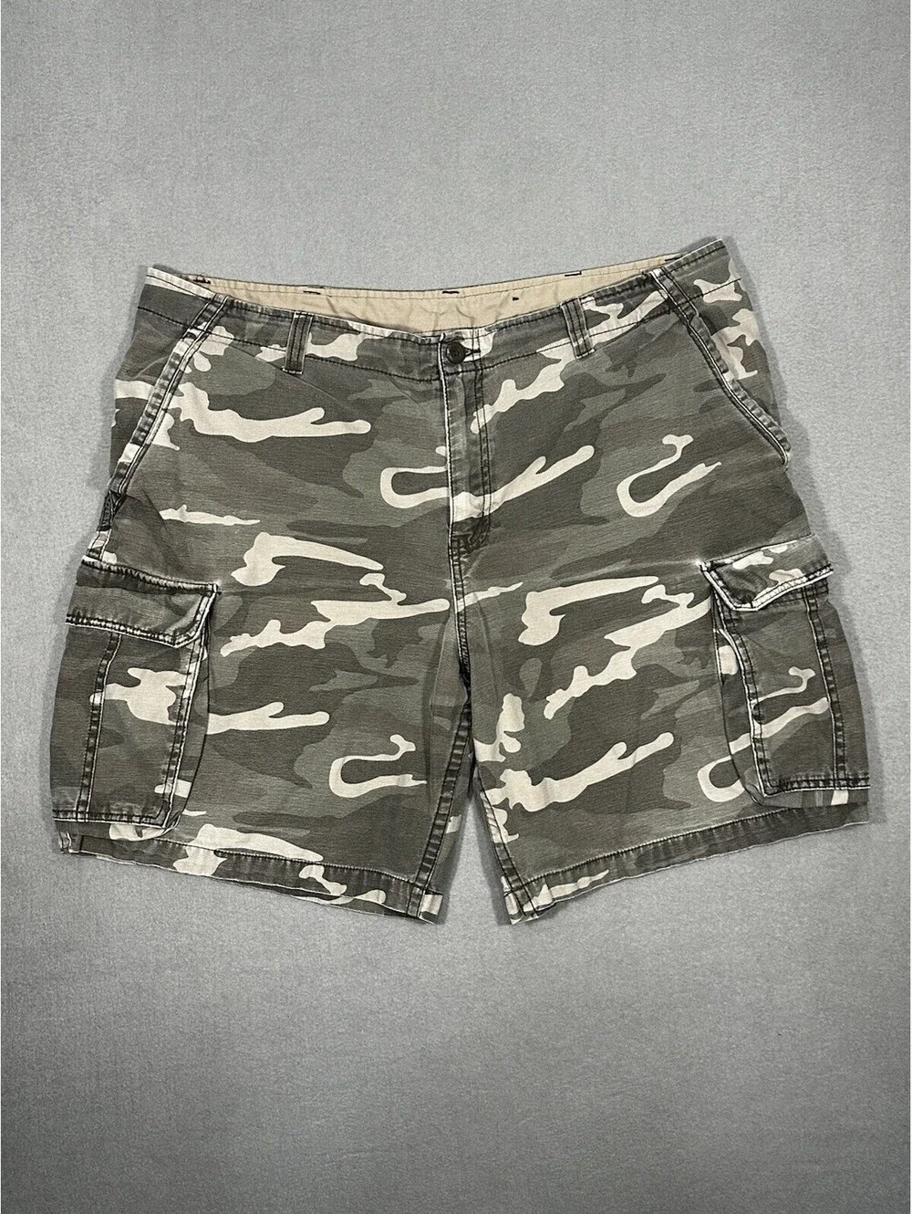 Faded Glory Mens Green Camouflage Multi Pockets Cargo Shorts SZ 42